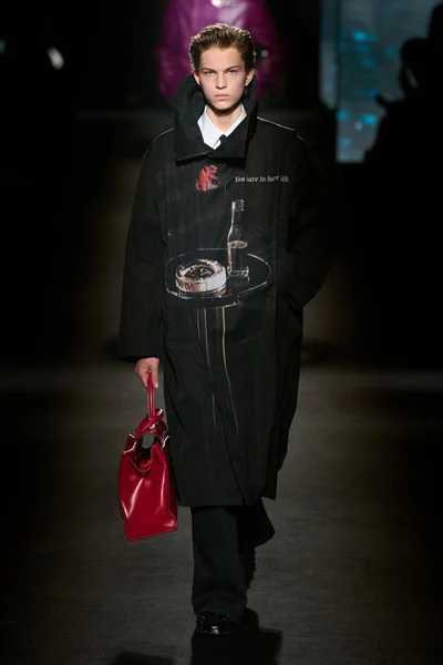 Look 60